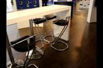 Обзавеждане с бар столове хромирана основа